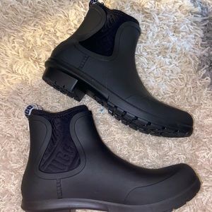 Ugg rain/snow boots